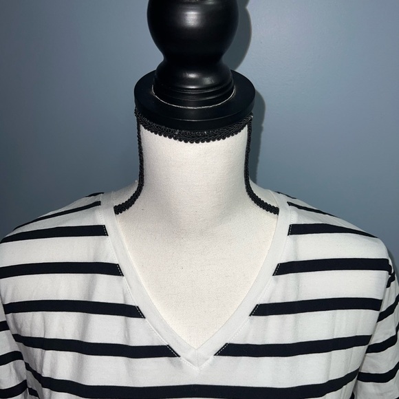 Amazon essentials- black and white striped t- shirt - Picture 3 of 5